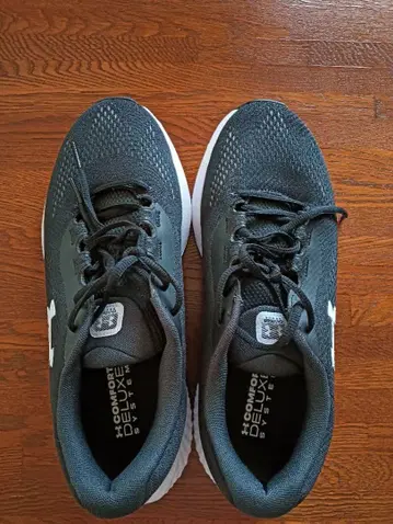 언더아머 US 충전 로그 4 사이즈 US 9 27cm 4E