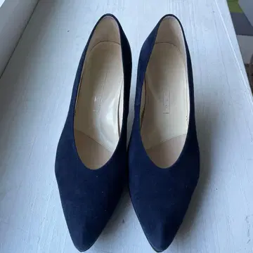 YOSHITO 네이비 스웨이드 펌프스 23.5cm