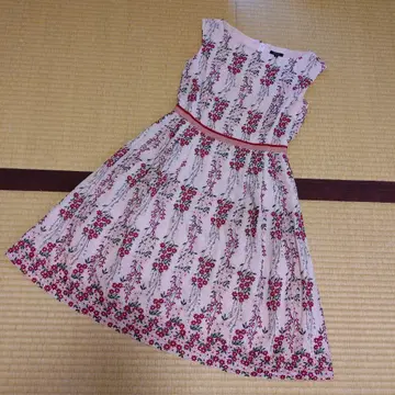 TOCCA 꽃무늬 슬리브리스 원피스 2 일본제