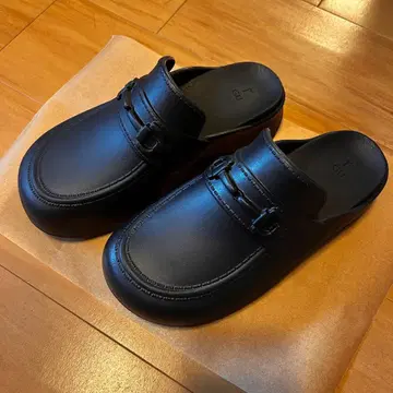 GU x 로쿠 로퍼 클로그 샌들 24cm