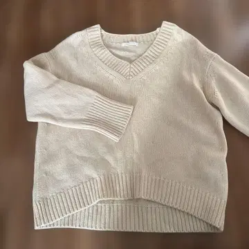 갤러리 바이 V넥 니트 아이보리 새상품급