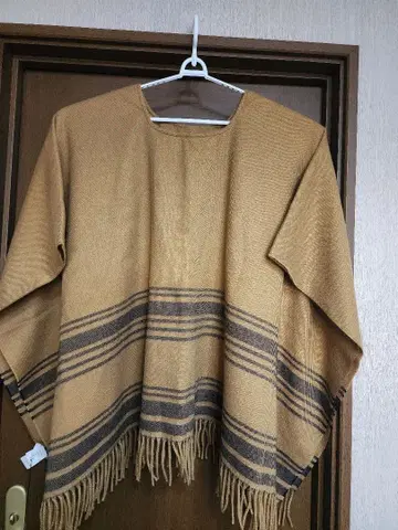 RADIATE 베이지 스트라이프 판초