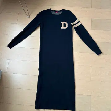 네이비 긴팔 니트 드레스 D 자수 36