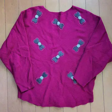 리본 모티브의 마젠타 니트 스웨터 반짝이는 펄 니트 푸시아 핑크