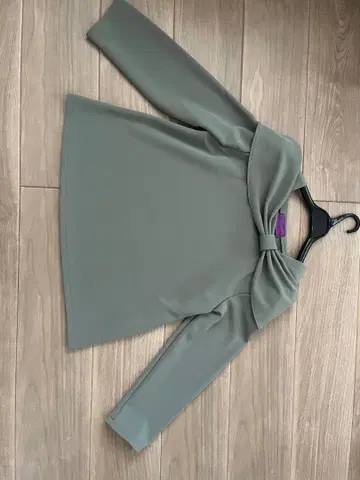 던브라운 니트탑