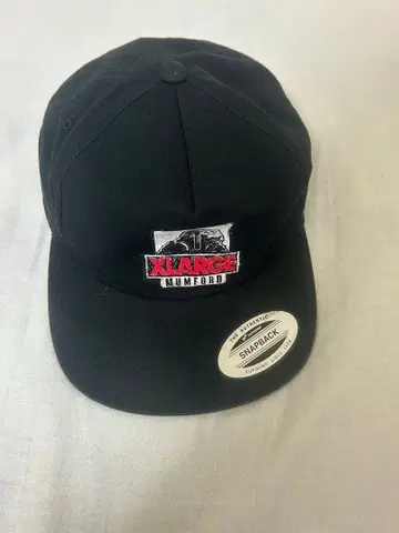 XLARGE 블랙 스냅백 캡
