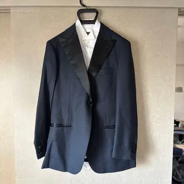 결혼식 신랑 네이비 턱시도 베스트 포함