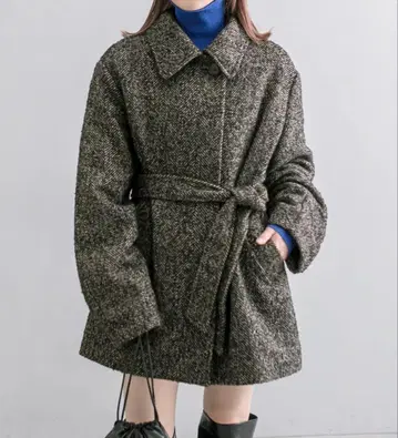 [미스틱] 자카드 미들 코트