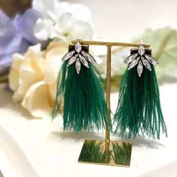 AUDEN 오덴 페더 귀걸이 비쥬 그린