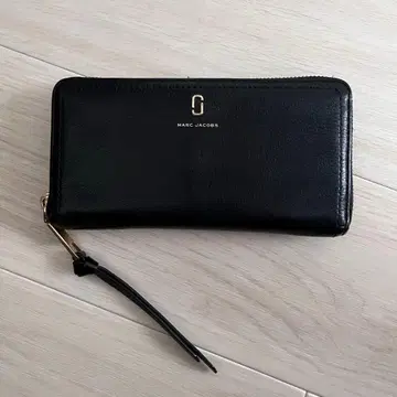 마크 제이콥스 블랙 가죽 장지갑