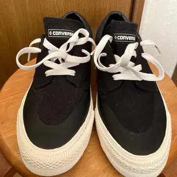 CONVERSE 블랙 스니커즈