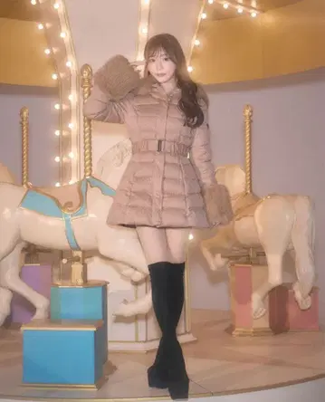 미셸 마카롱 케이블 무늬 벨트 다운 코트 FREE 사이즈 베이지