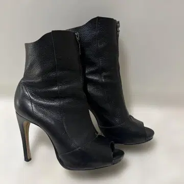 블랙 가죽 오픈토 부츠