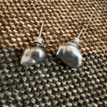 그레이 실버 담수 펄 바로크 귀걸이 (양쪽 귀용)