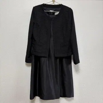 블랙 자켓과 드레스 세트