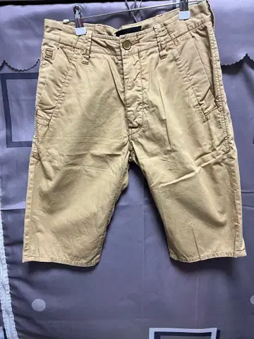 지스타 로우 베이지 숏팬츠