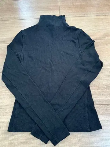 룰루레몬 블랙 터틀넥 세로 리브 셔츠 울 코튼 소재