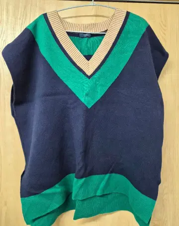 쉽스 V넥 니트 베스트