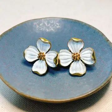 trifari 트리파리 조팝나무 귀찌 화이트 데미지 강함