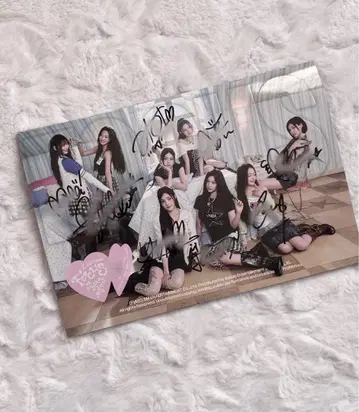 Hearts2Hearts 사인