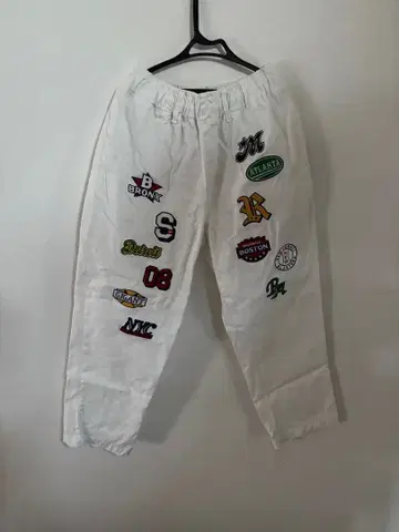 새상품급 edakka 자수 패치 포함 화이트 팬츠 존재감 바지 L 사이즈