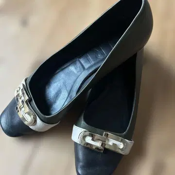 FURLA 플랫슈즈 블랙과 카키 37