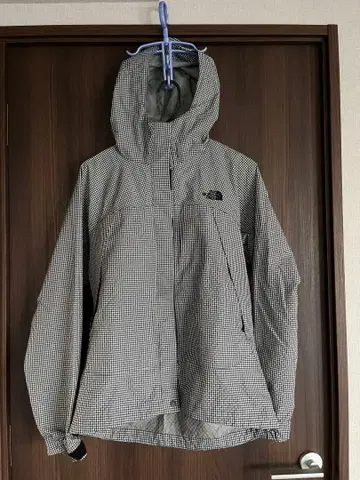 THE NORTH FACE 체크 무늬 마운틴 파카