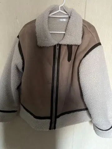 베이지 쉘파 무스탕 코트