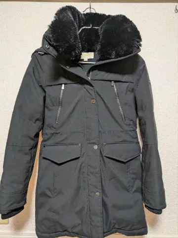 MICHAEL KORS 블랙 퍼 트리밍 롱 다운