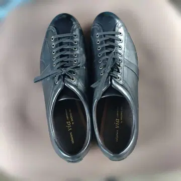 블랙 가죽 스니커즈