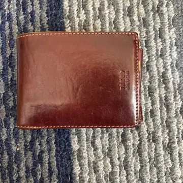 TAKEO KIKUCHI 이단 접이식 지갑 브라운