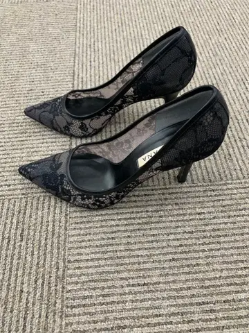 Diana 블랙 스틸레토 하이힐