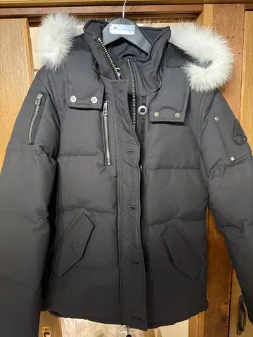 정품 Moose Knuckles 다운 자켓 다크 그레이
