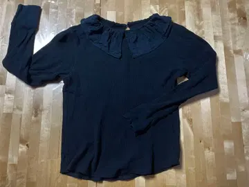 tumugu 프릴 옷깃 블랙 긴팔 상의