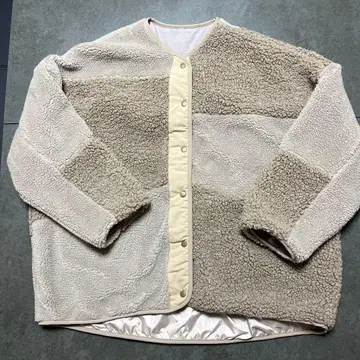 베이지 계열 자켓