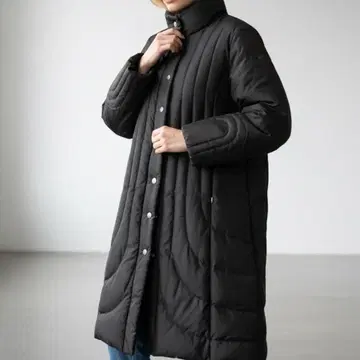 J538 SAIO 실크 100 다운 코트 블랙