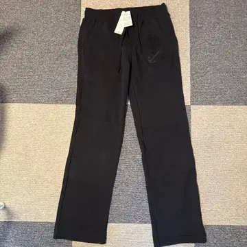 새상품 BLUNERO 블랙 스컬 자수 조거 팬츠 맨투맨 큐빅