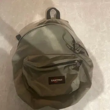 EASTPAK 그레이 백팩