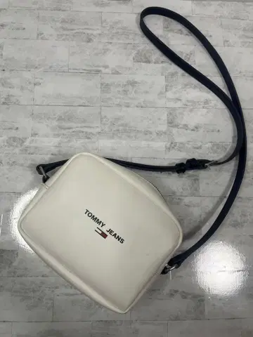 TOMMY JEANS 숄더백 화이트