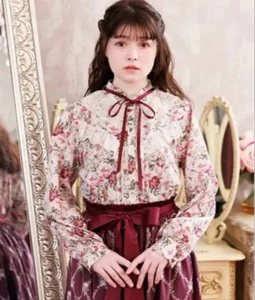 axes femme 플라워 정원 패턴 블라우스