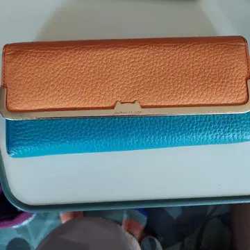 TSUMORI CHISATO 오렌지와 파랑 가죽 장지갑
