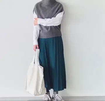 [살랑이는 설렘] 기교 있는 니트 직물의 니트 플리츠 스커트 블루그린 M