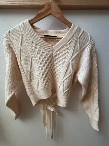 아이보리 숏 기장 니트 여성용