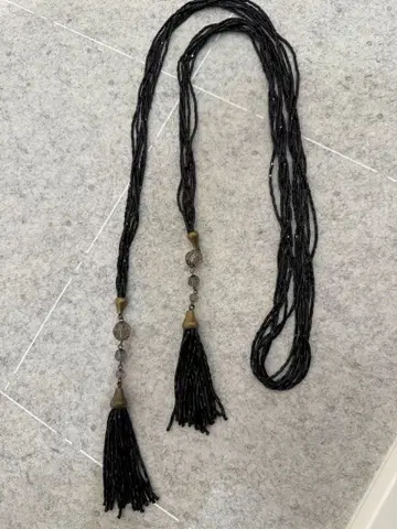 미사용 새상품 마담 히로코 태슬 목걸이 블랙 샵 채널