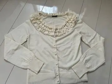 COTOO 비쥬 프릴 장식이 멋진 가디건 38