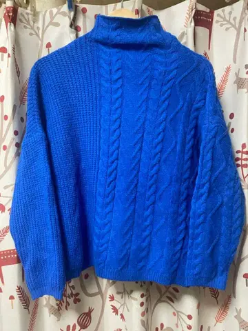 새상품 하이넥 긴팔 니트 블루 꽈배기 스웨터 터틀넥