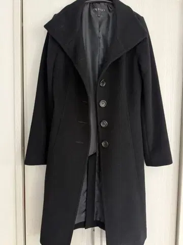 INDIVI 블랙 체스터 코트 38