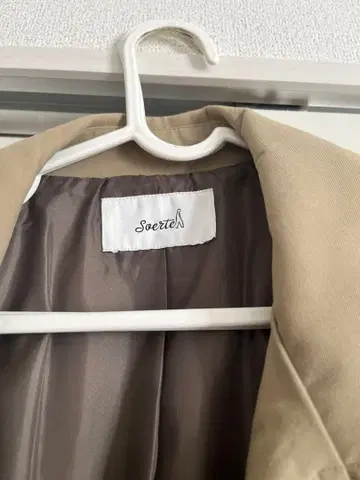 베이지 트렌치코트