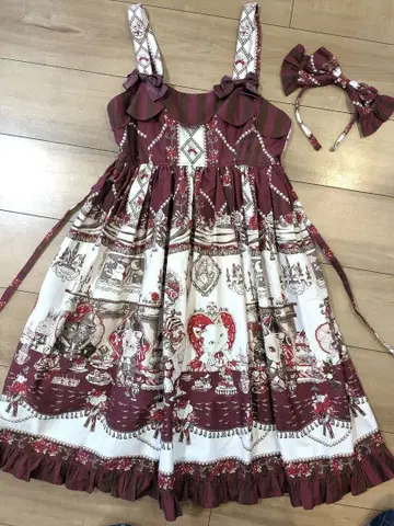 ALICE and the PIRATES의 오버롤 스커트 세트입니다.