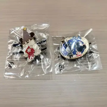 릴린린과 미키미니의 핀 배지입니다.